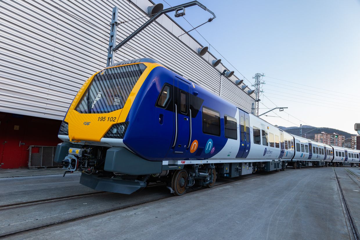 Reportaje para Caf. Tren regional eléctrico civity para la franquicia Northern.